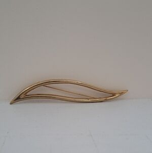Vintage 1960s Mid Century Modern Gold Tone Abstract Style Brooch.